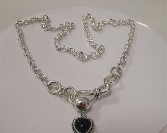 Collar PANDORA de cadena gruesa con nudo infinito y corazón negro con símbolo eterno