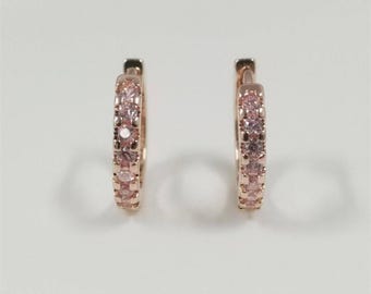 Pendientes de aro Huggie de color rosa brillante de Pandora