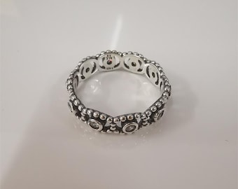 Anillo Pandora de plata S925 con circonitas cúbicas transparentes de Su Majestad