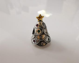 Charm de árbol de Navidad festivo en plata de ley y oro de Pandora Moments