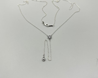 Collar con colgante geométrico en forma de Y brillante de PANDORA 925