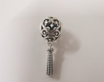 Charm colgante de plata Pandora con borla de corazón encantado