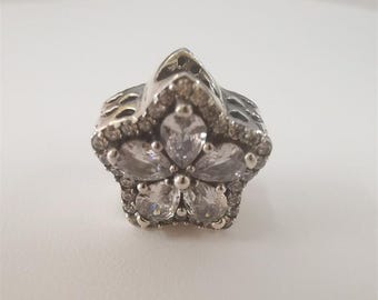 Charm Pandora de plata 925 con pavé de copos de nieve brillantes