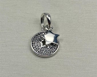 Colgante Pandora S925 con estrellas y celebración de cerveza en plata