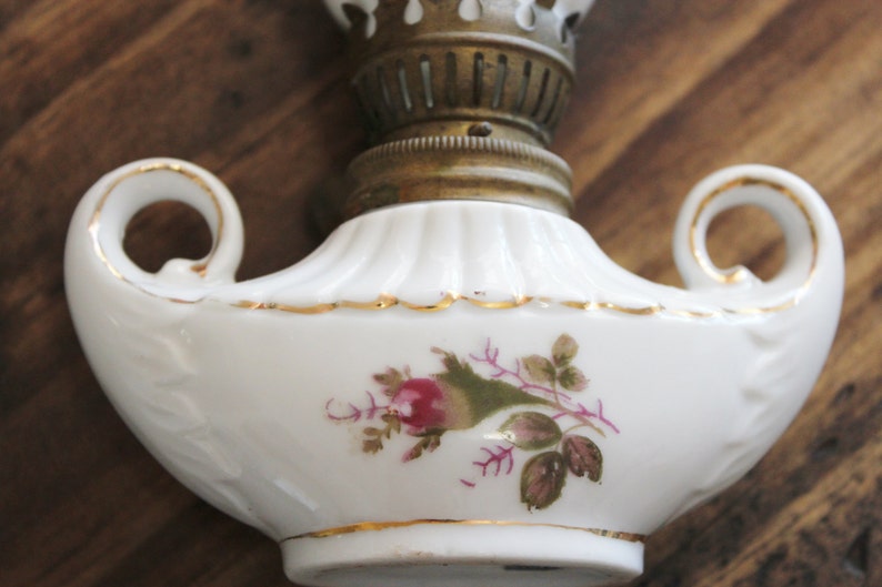 Vintage Aladdin's Lantern Oil Lamp With Chimney Pink Roses Etsy