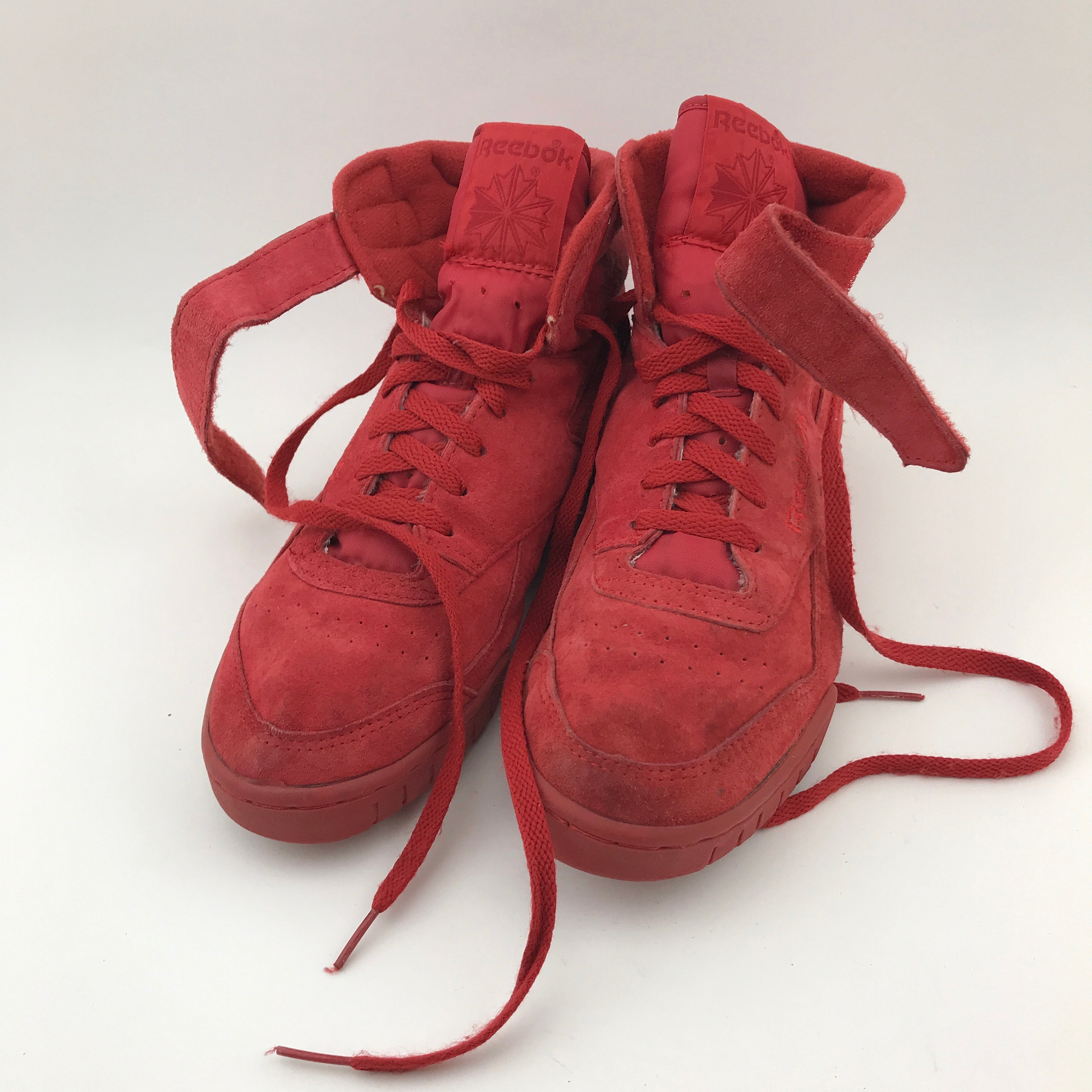 Red suede shop reebok classics