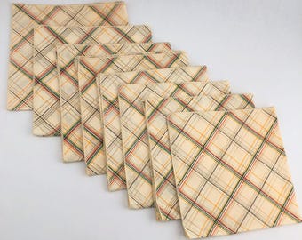 Juego vintage de 8 servilletas de tela a cuadros, tonos tierra.