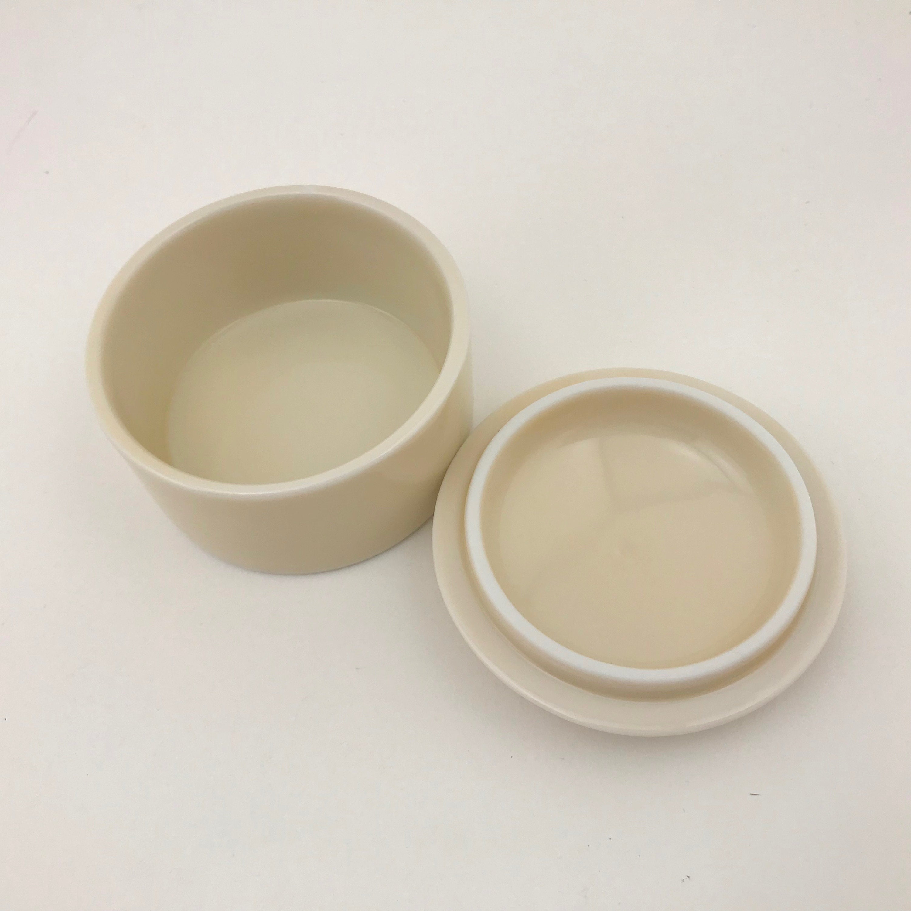 Vintage Porcelain Hallmark Trinket Container Abby Friendship Is A Cozy Feeling 1983 Vintage Porcelain Hallmark Trinket Container Abby Friendship Is A Cozy Feeling 1983