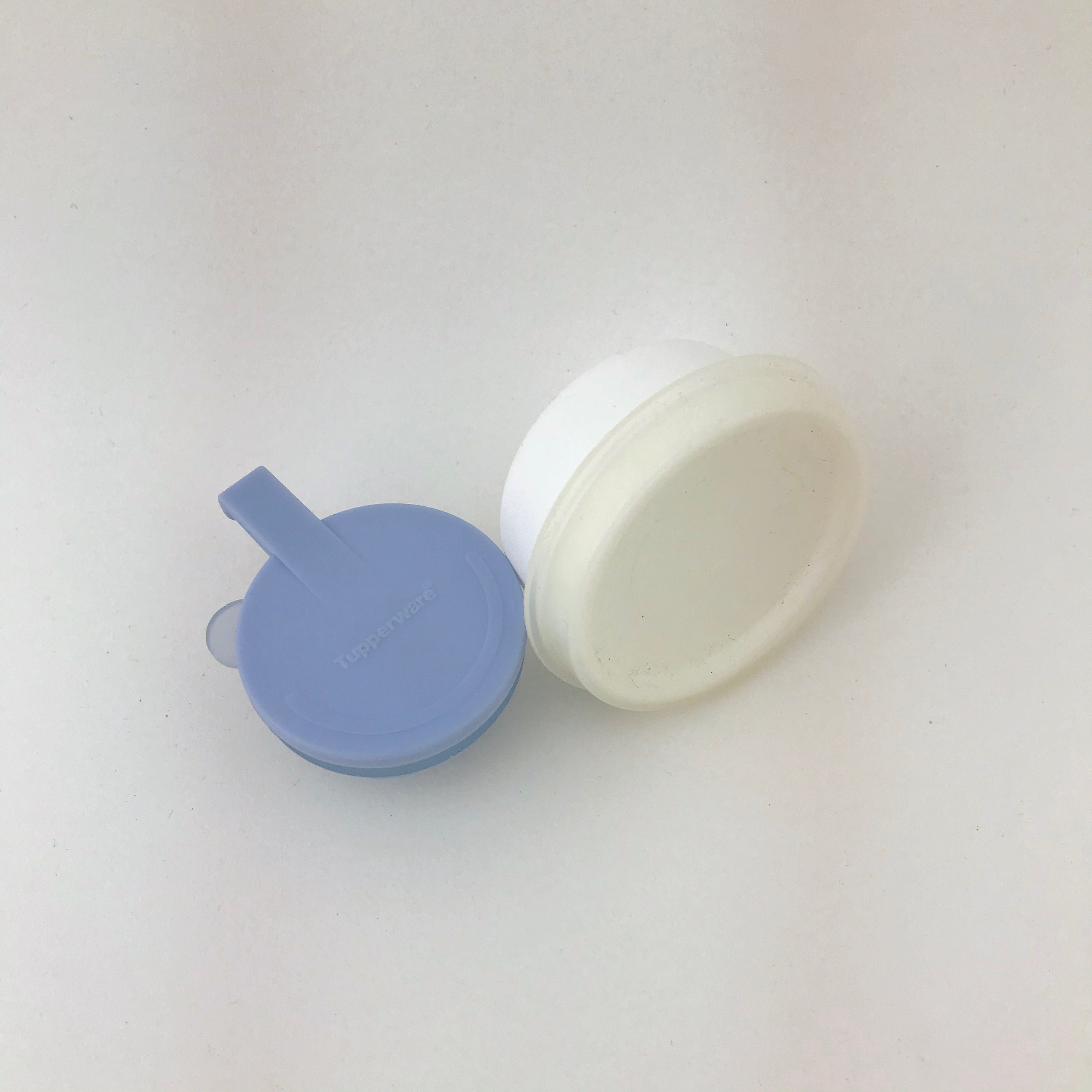 Tupperware Measuring Cups Magnets 5 Sets of 2 Salt Water Taffy Blue NIP