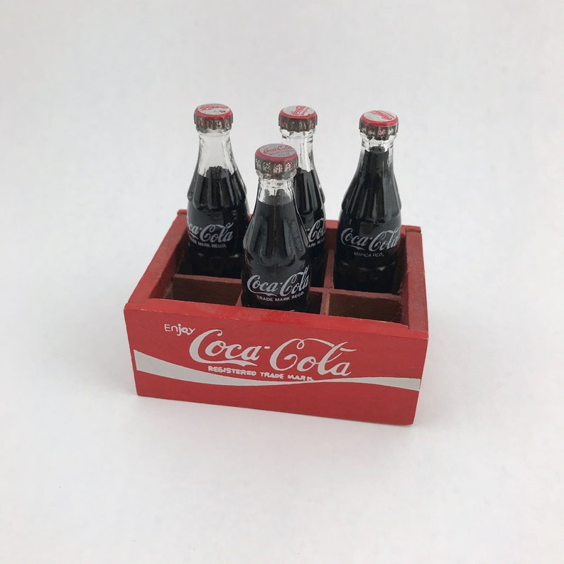 Vintage Miniature Coke Bottles From Around The World And Crate, Miniature Coca Cola Bottles, Coke Miniatures From Israel, Egypt, Japan afbeelding 2