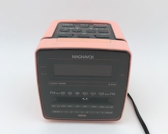 Vintage Peachy Pink Magnavox Alarm Clock Radio, Peach Colored Radio, SOME ISSUES, Peach/Pink Magnavox