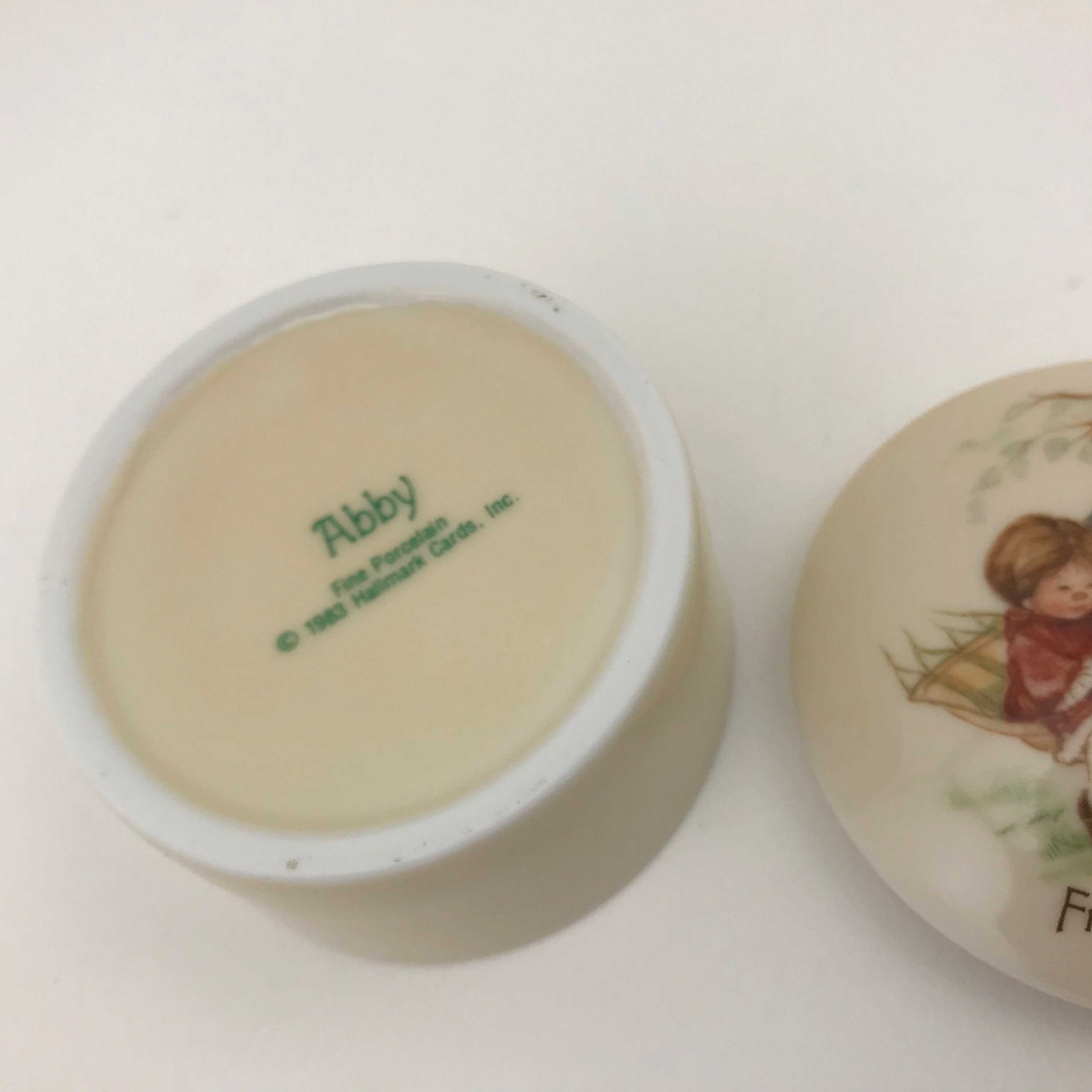 Vintage Porcelain Hallmark Trinket Container Abby Friendship Is A Cozy Feeling 1983 Vintage Porcelain Hallmark Trinket Container Abby Friendship Is A Cozy Feeling 1983
