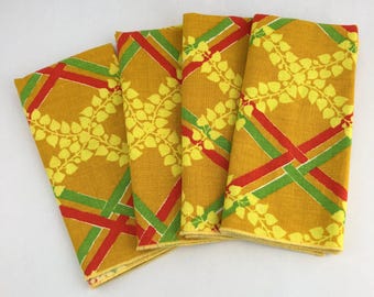 Juego de 4 servilletas de tela vintage de mediados de siglo, color dorado, verde y rojo, con diseño de celosía.