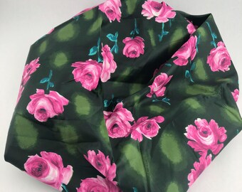 Retazo de tela vintage con estampado floral/de rosas