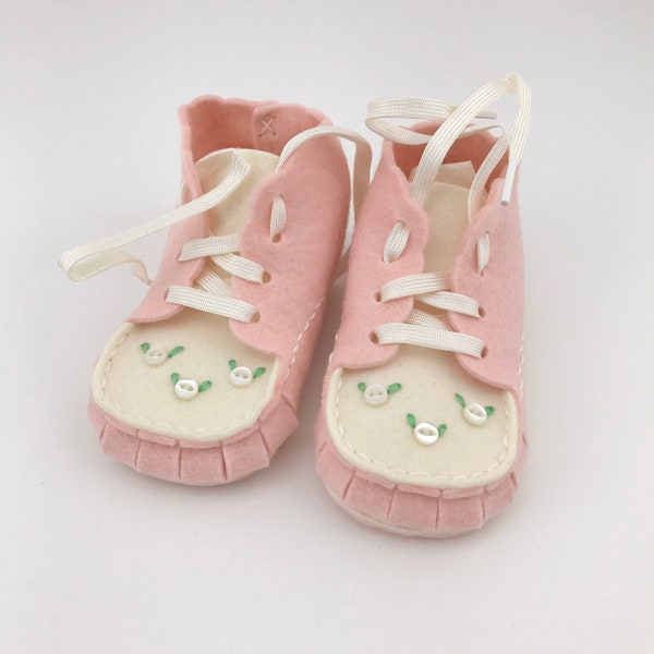 Vintage Pink Felt Baby Mocs, Cradle Moc, R.G. Hildebrand, St. Louis, Missouri, Felt Baby Shoes