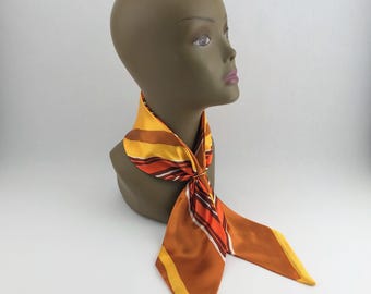 Bufanda de cuello vintage a rayas estilo mod con broche dorado, El Bandido de Cervantes