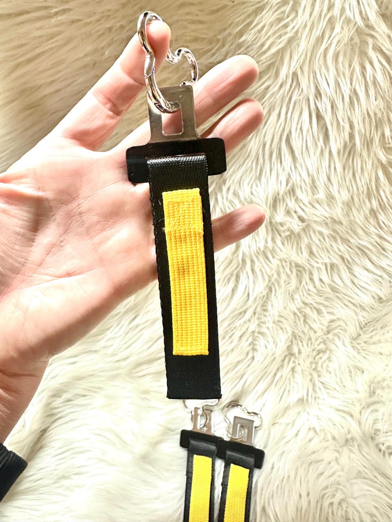 Llavero de cinturón de seguridad para mini atracciones / Llavero con pestaña amarilla / Llavero de parque temático / Llavero con correa amarilla imagen 6