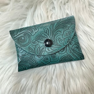 Cartera / Tarjetero / Tarjetero de cuero sintético con relieve verde azulado