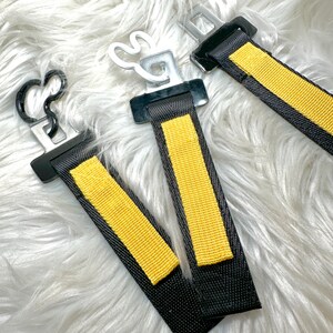 Puede incluir: Juego de tres tazas de cer&aacute;mica con acabado mate moteado. Las tazas son de color crema, marr&oacute;n claro y marr&oacute;n oscuro. Dise&ntilde;o minimalista, ideal para caf&eacute; o t&eacute;.