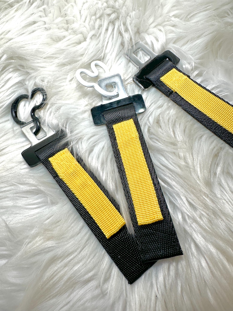 Puede incluir: Juego de tres tazas de cer&aacute;mica con acabado mate moteado. Las tazas son de color crema, marr&oacute;n claro y marr&oacute;n oscuro. Dise&ntilde;o minimalista, ideal para caf&eacute; o t&eacute;.