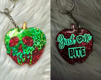 Llavero de manzana venenosa que brilla en la oscuridad / Llavero brillante / Sólo un bocado
