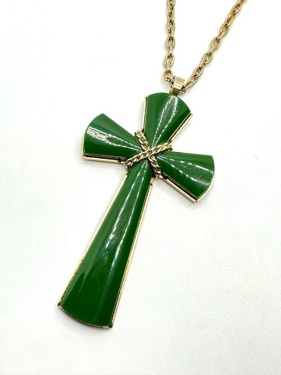 Vtg 70’s Faux Jade Green Cross Lucite Gold Tone Ch