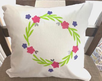 Frühlingskissenbezug - Vinyl Blumenkranz Design - Weißer Bauernhausakzent