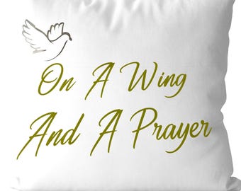 weiße Taube Kissenbezug | "Zitat ""On a Wing and a Prayer"", Faith Décor."