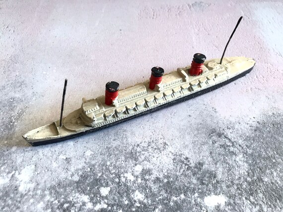 queen mary ship toy