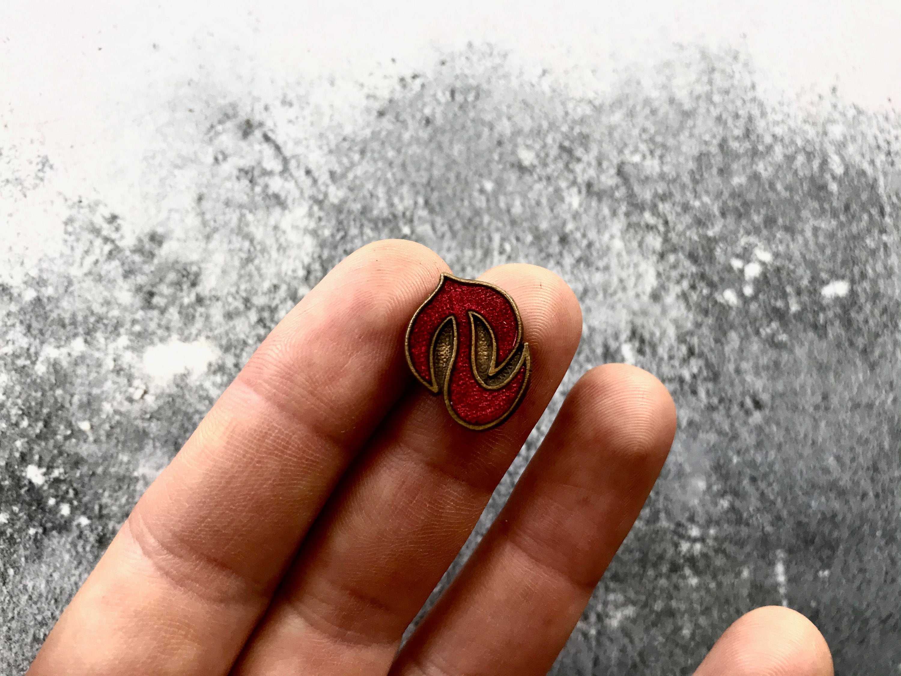 The Dragon\u2019s Tongue Vintage Red Enamel Brass Pin Badge Welsh Language Campaign