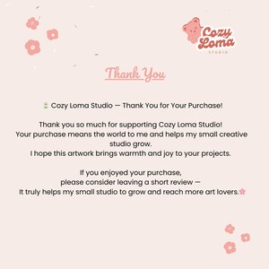 Puede incluir: Una tarjeta rosa claro con el texto "Thank You" en cursiva. La tarjeta tambi&eacute;n presenta el logotipo de Cozy Loma Studio y un mensaje de agradecimiento a los clientes por su apoyo. Ilustraciones decorativas de flores rosas est&aacute;n dispersas en la tarjeta.