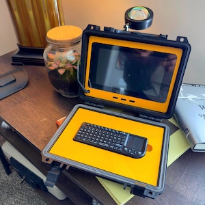 Computer portatile robusto Raspberry Pi 5 Cyberdeck / 8 GB di RAM, touchscreen da 7", terminale da campo