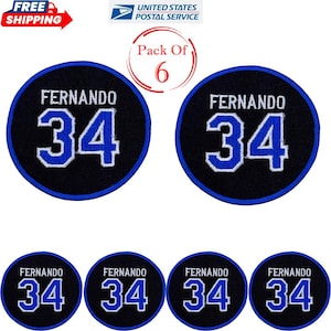 Puede incluir: Un conjunto de seis parches circulares con el nombre "FERNANDO" y el número "34" en blanco y azul. Los parches tienen un fondo negro con un borde azul. También se ve el texto "Pack Of 6".