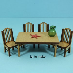 1:24 Puppenhaus Möbelset, Bauernhaus Tisch und Stühle, Esszimmer im Maßstab 1:24, Mini-Möbelset, Puppenhausminiatur im Maßstab 1:24