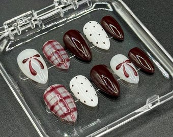 Uñas postizas a cuadros burdeos / Juego de uñas almendradas para primavera e invierno / Diseño de lunares hecho a mano