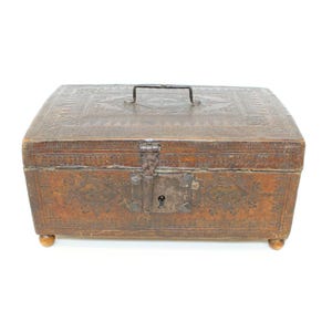 Antique 18th century French leather box jewellery casket or small coffer