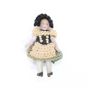 Ancien allemand Carl Horn miniature Hertwig poupée en biscuit en biscuit, robe originale articulée et bonnet 4 cm image 1