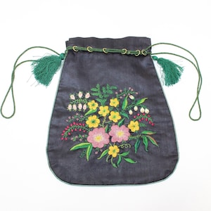 Antique Victorian silk embroidered reticule floral embroidery drawstring purse circa 1840s