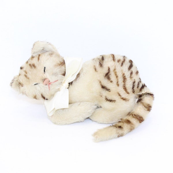 Vintage rare Steiff tabby cat Snurry sleepy sitting kitty mohair soft toy with button