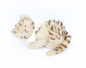 Vintage rare Steiff tabby cat Snurry somnolent assis minou mohair peluche avec bouton