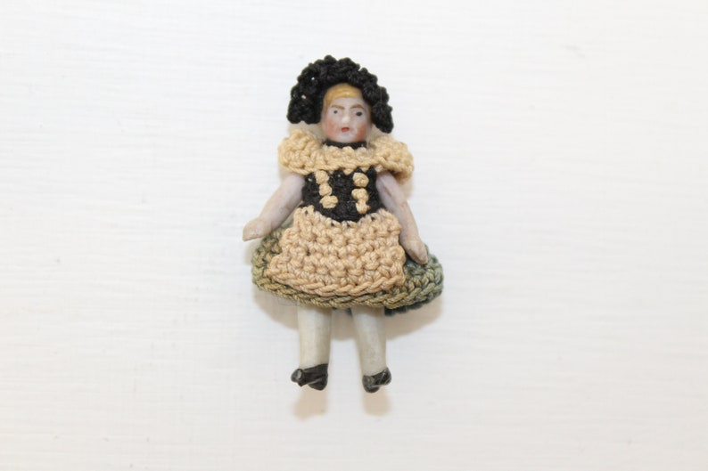 Ancien allemand Carl Horn miniature Hertwig poupée en biscuit en biscuit, robe originale articulée et bonnet 4 cm image 8