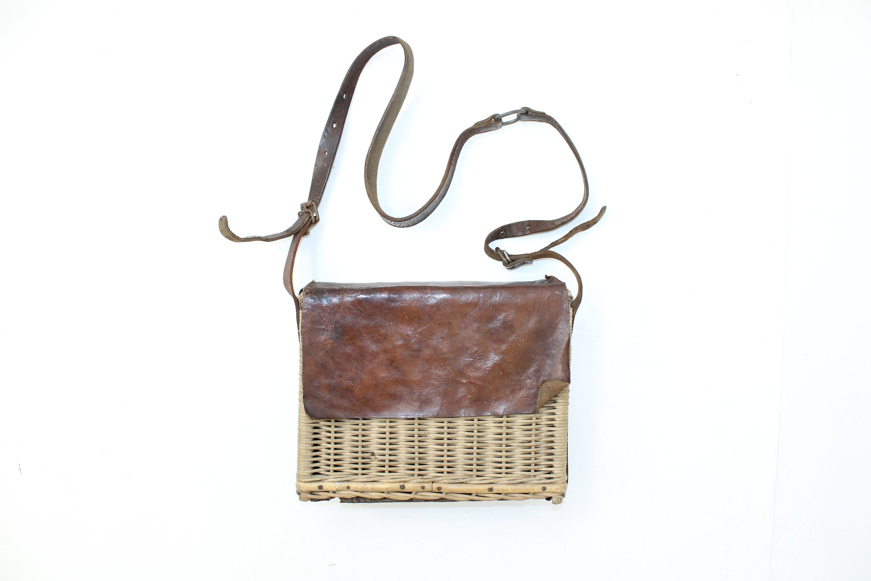 Vintage 1930s Creel Fishing Basket Bag Wicker and Brown Leather Tackle  Equipment Collectable -  India