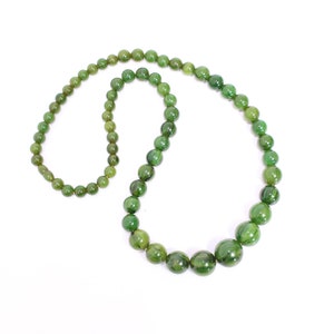 Vintage Art deco green bakelite beads beaded necklace marbled with screw fastener