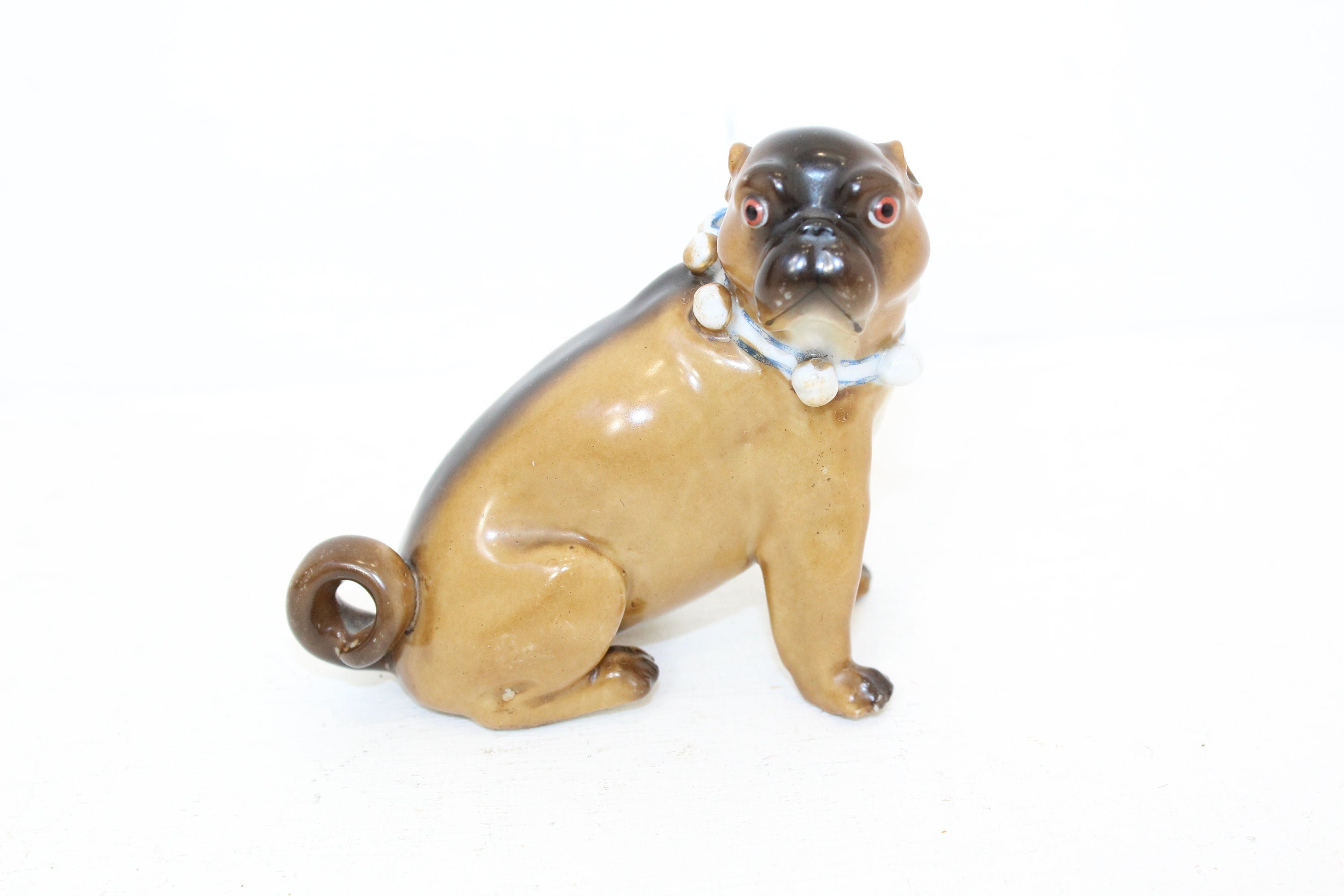 Mops pug figur hund hundefigur HK porzellan porzellanfigur 