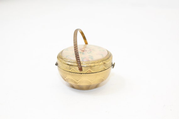 Vintage 1950s Kigu basket bouquet powder compact … - image 4