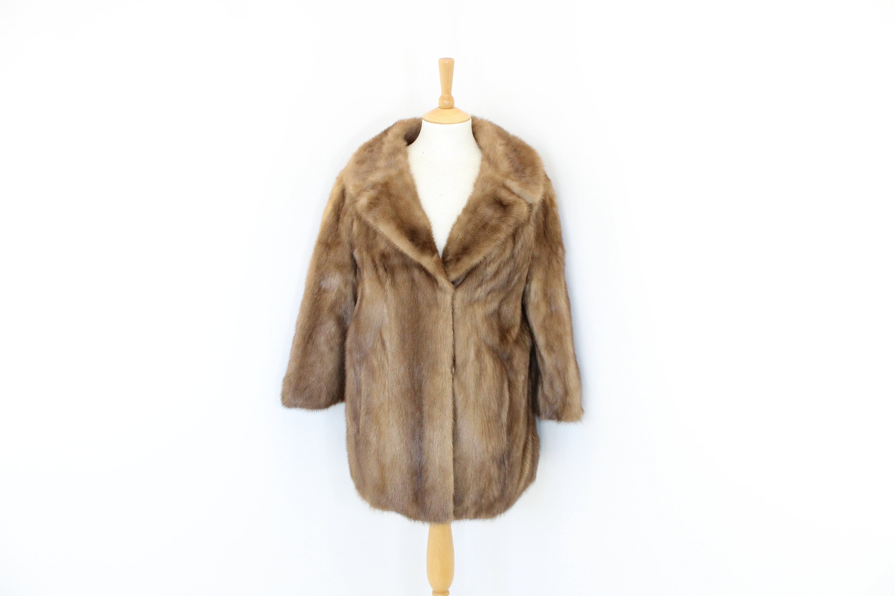 Short Mink Fur Coat Mink SAGA Fur Coat Full Skin MEXA Petra