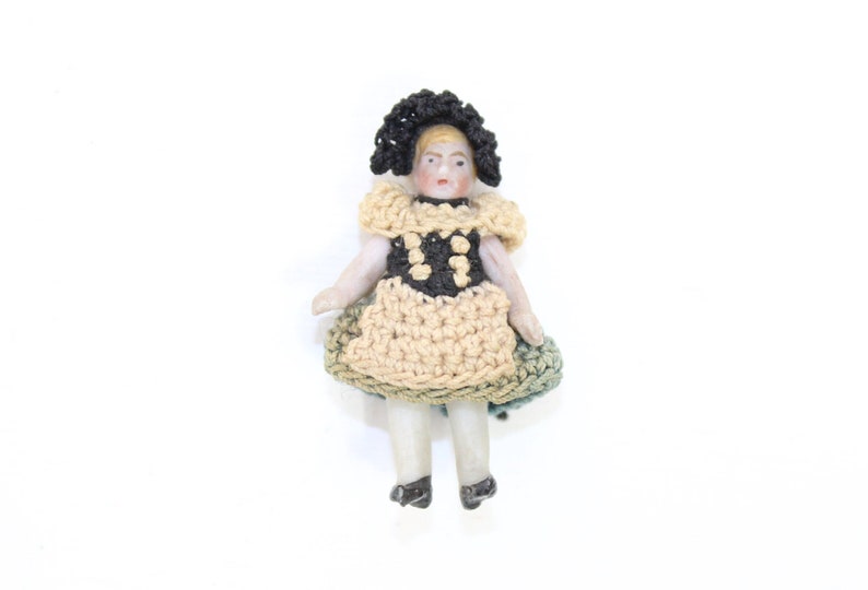Ancien allemand Carl Horn miniature Hertwig poupée en biscuit en biscuit, robe originale articulée et bonnet 4 cm image 1