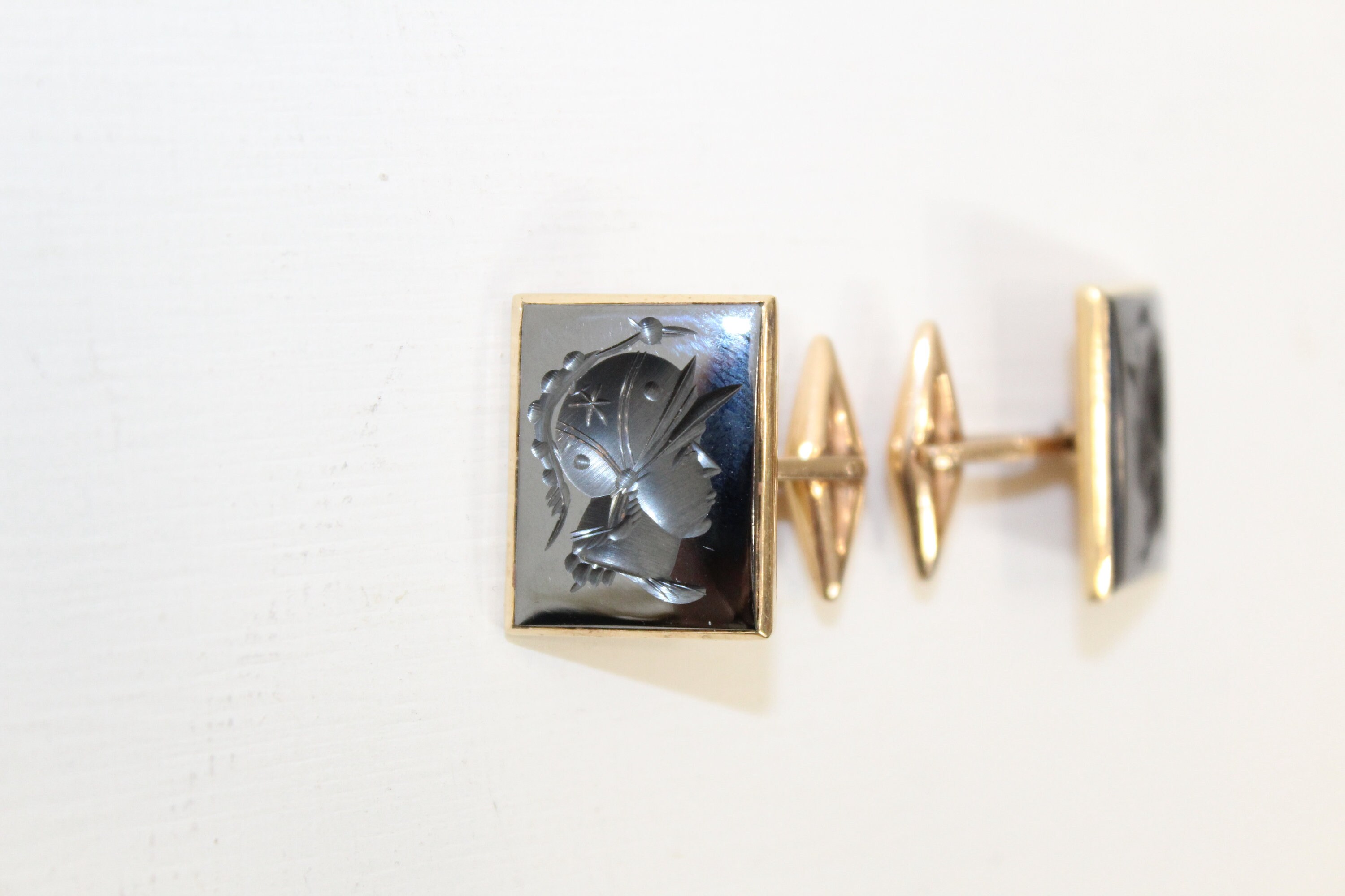 Boutons De Manchette Vintage Or 14 Carats - Motif Soldat Romain Sculpté Sur Onyx Noir - Occasion Très Bon état