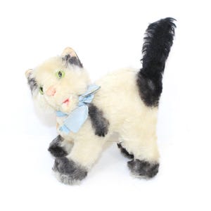 Vintage 1950s Steiff cat Gussy kitten mohair scaredy cat with original ribbon bow and chest ID
