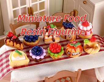 Miniatuur harsfruittaartset, realistisch poppenhuisbakkersgebak, verzameling kawaii-snoepjes